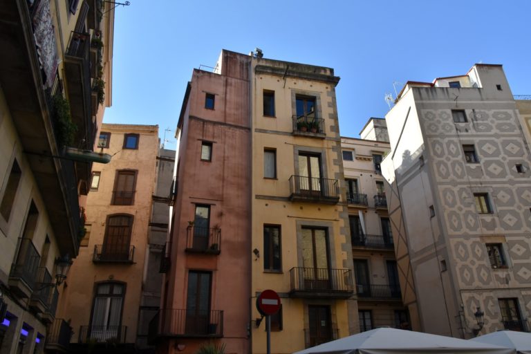 Where to book weekly/ monthly Barcelona apartment rentals