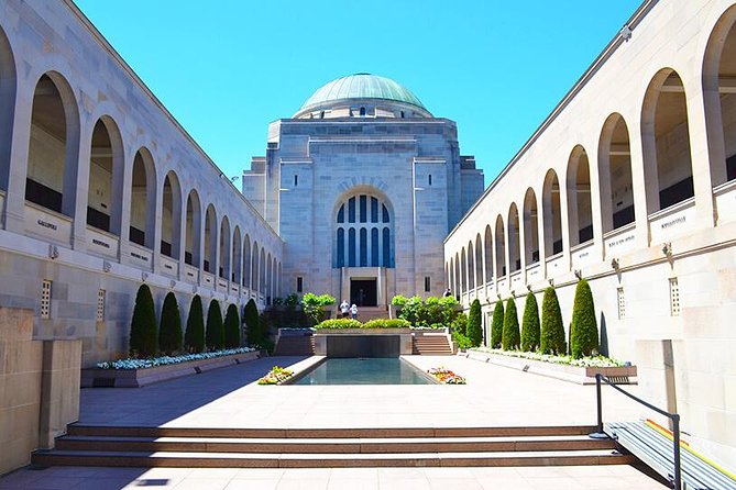 canberra tour guide