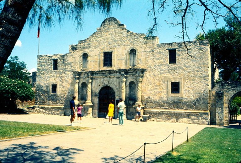 12 Fun Things to Do in and around San Antonio
