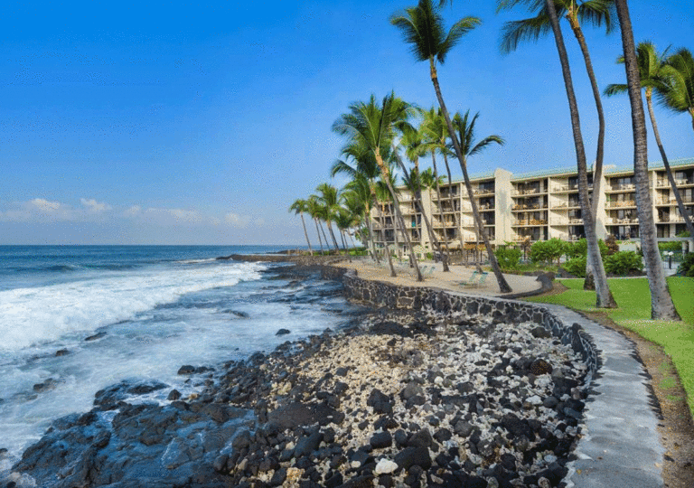 5 Charming Resorts in Kona