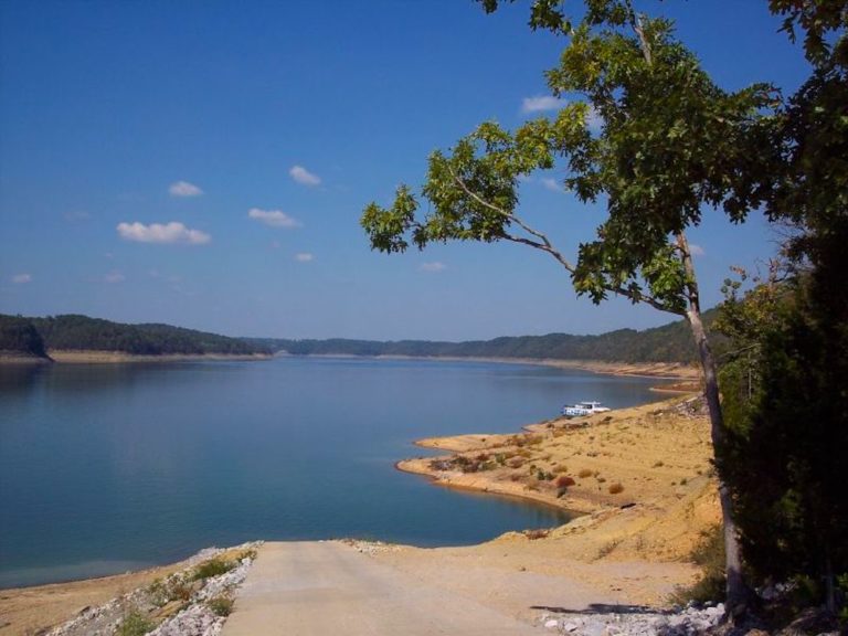 Cabin Rentals in Lake Cumberland: Where to Book