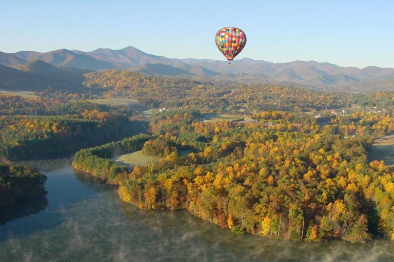 Best Small Cities to Visit During the Fall in the Southern USA
