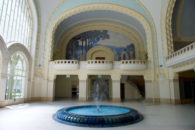 Rotten Eggs and Radioactive Mud: How Vichy’s Spas Have Changed Over Time
