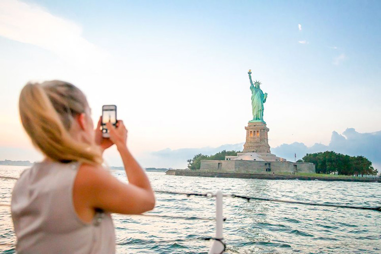 private tour statue of liberty