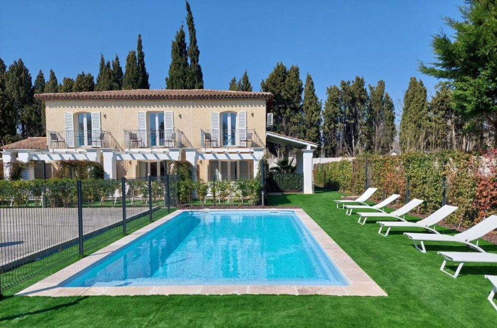 best places to rent a villa in south of France