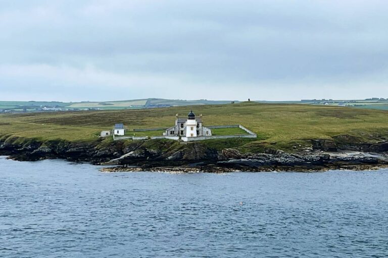 Site-hopping Neolithic Orkney
