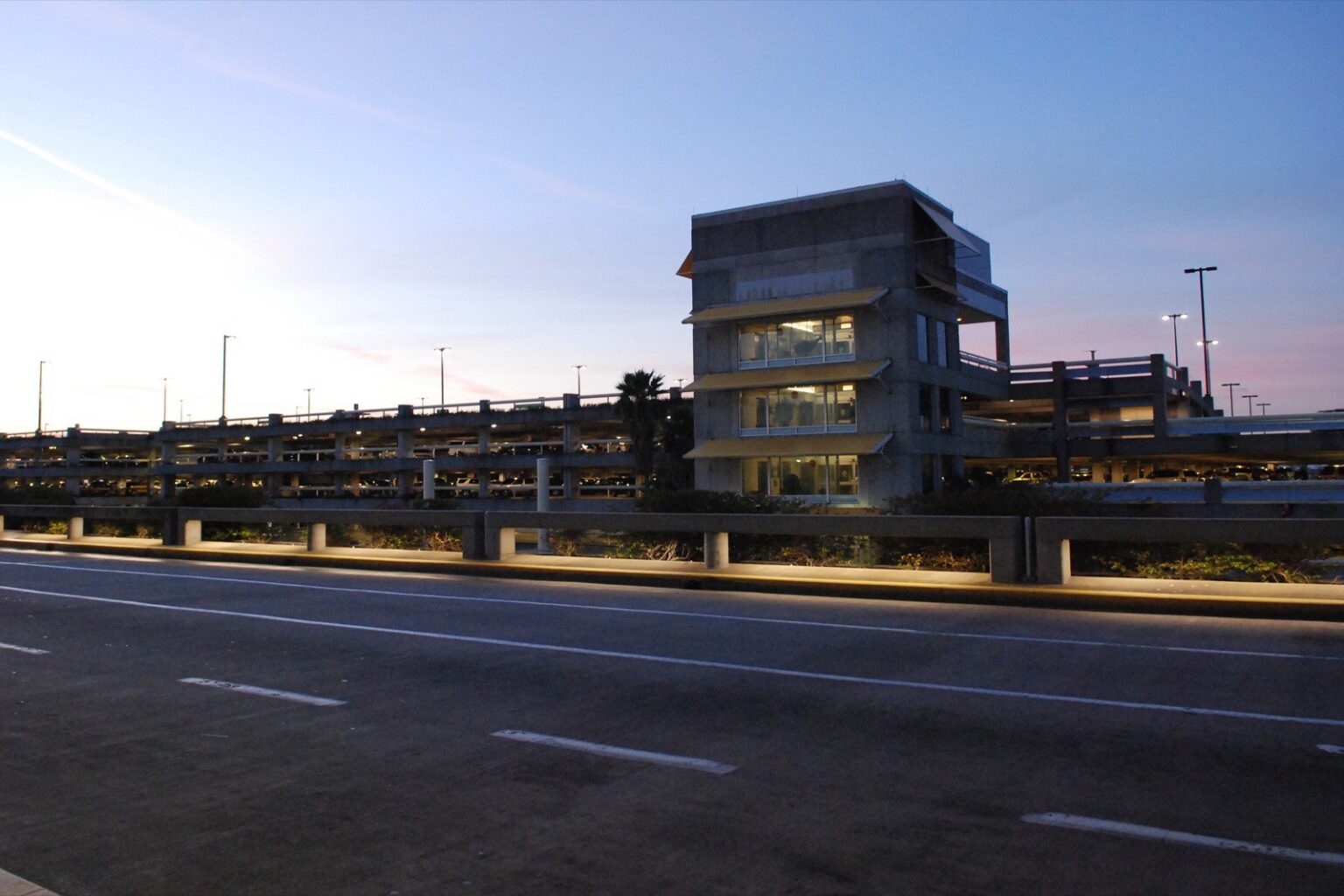 Short or Long Term Parking at Orlando Airport Best 3 spots