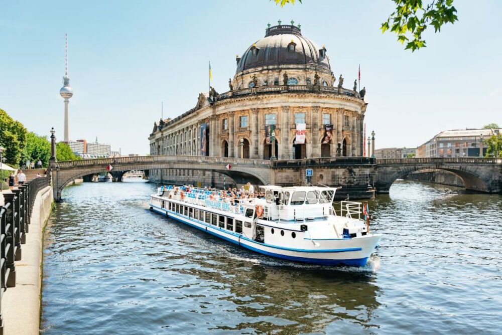 river cruise thru berlin