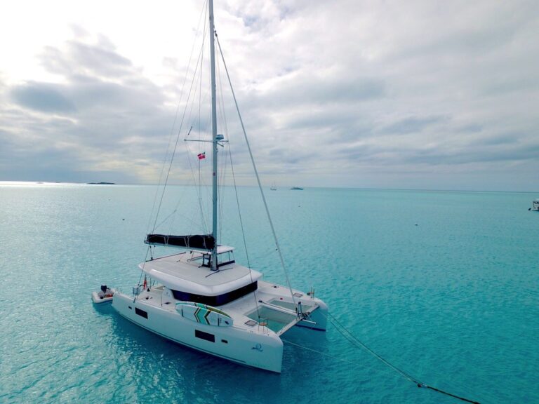 Bahamas Catamaran or Sailboat Charter: The Best Companies