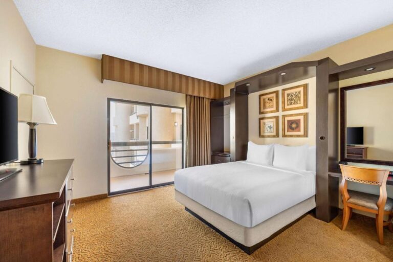 Editor Picks: Cheap Hotels around the Las Vegas Strip