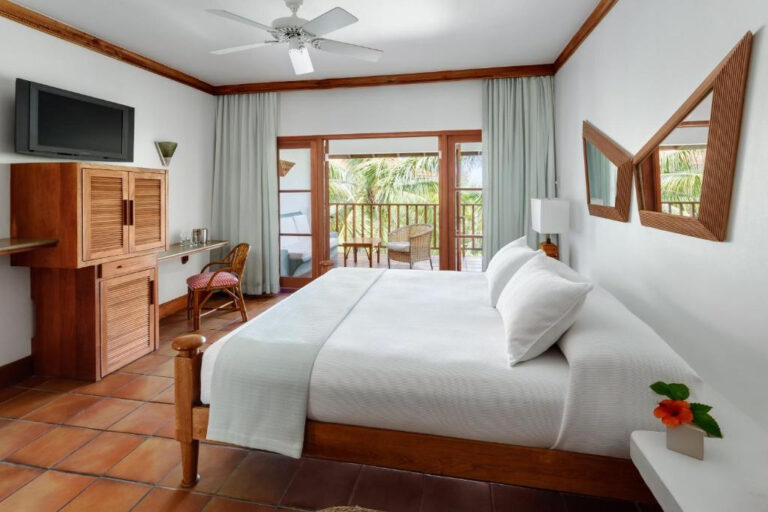 A Comparison of Luxury 5 Star Resorts in Negril