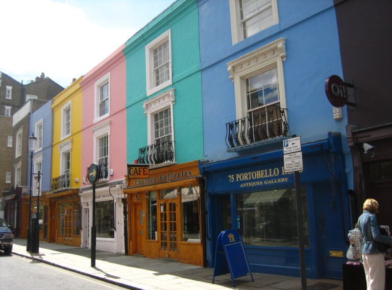 Review: A Guided Walking Tour of Notting Hill, London