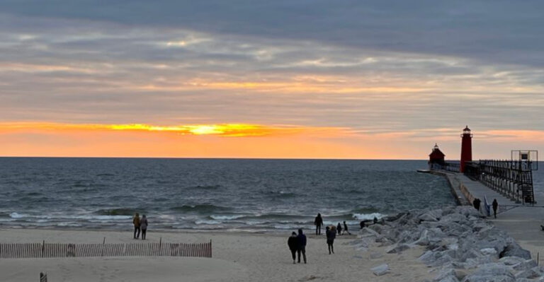 8 Stunning Shores In Michigan That Will Steal Your Heart