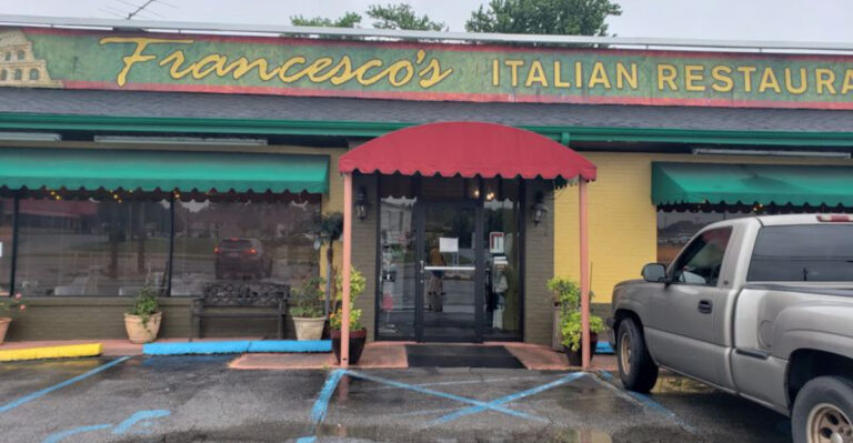 Outrageously Delicious Italian Food Awaits At This Alabama Road-Trip Restaurant