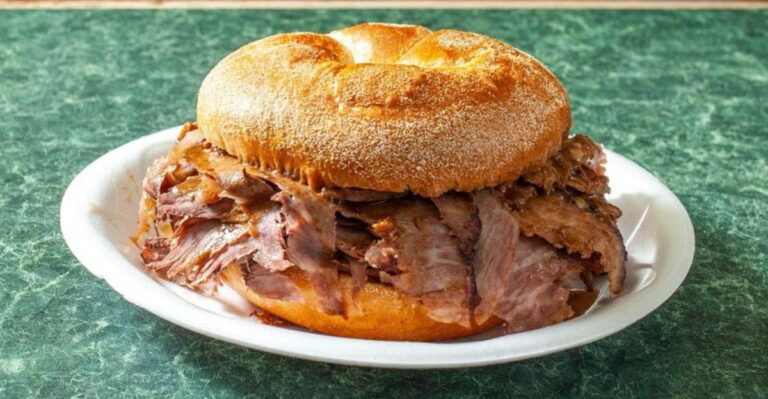 Pennsylvania’s Legendary Roast Beef Sandwich That Keeps Crowds Coming Back