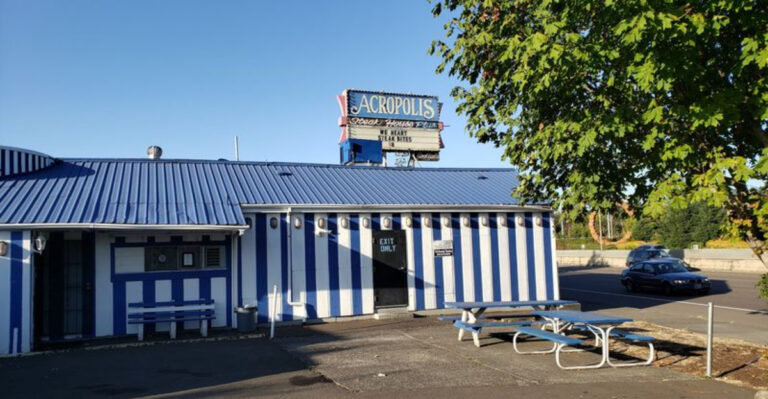 The Oregon Restaurant Where An Affordable Steak Dinner Still Feels Special