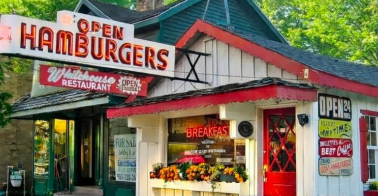 This 90-Year-Old Michigan Diner Serves Cheeseburgers You Can’t Forget
