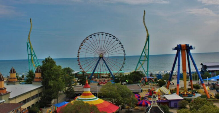 This Giant Lakeside Amusement Park In Ohio Feels Like Pure Childhood Magic