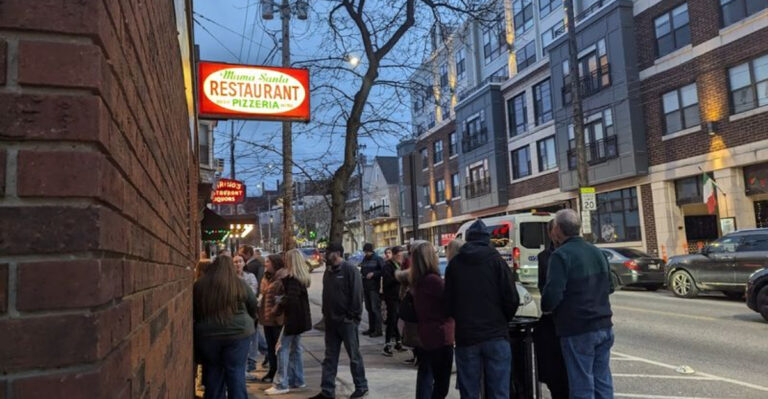 This Ohio’s Legendary Pizza Joint Never Disappoints