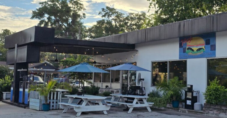 This Quirky Florida Diner Is Worth The Ride For Fried Shrimp And A Main Character Moment