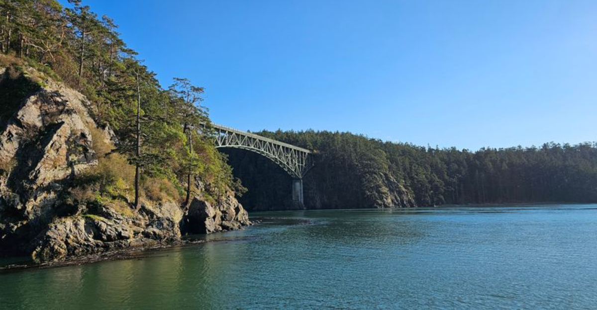Nature Lovers Cannot Stop Talking About This Postcard-Perfect State Park In Washington