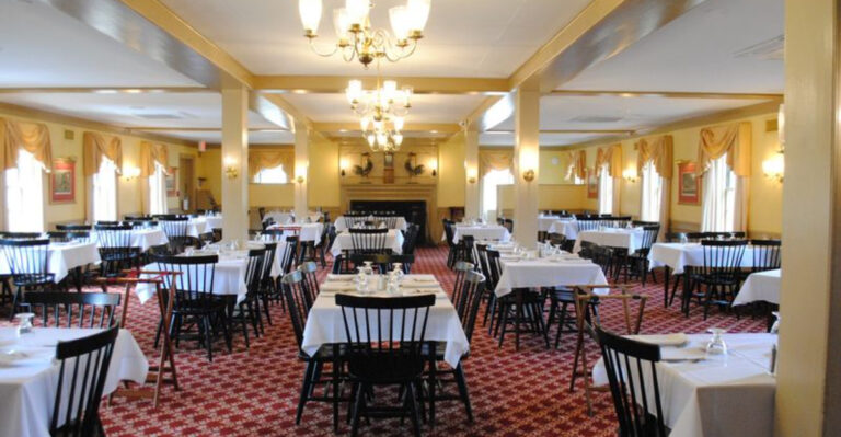 12 Massachusetts Small-Town Restaurants So Charming They Barely Feel Real