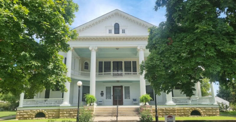 Inside This Kansas Mansion That Has Looked Almost The Same Since 1905