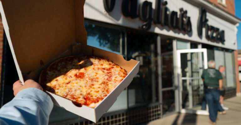 Iowa’s Old-School Pizza Favorite Is Still Serving Serious Slice Satisfaction