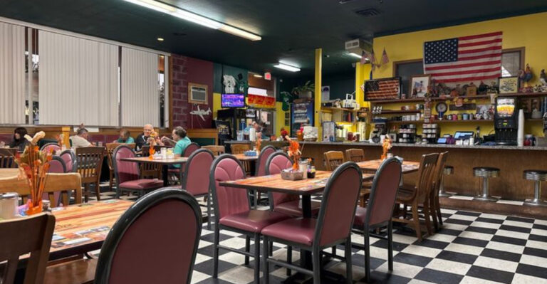 The Legendary Hash Browns At This Cozy Kansas Cafe Are Worth Driving For