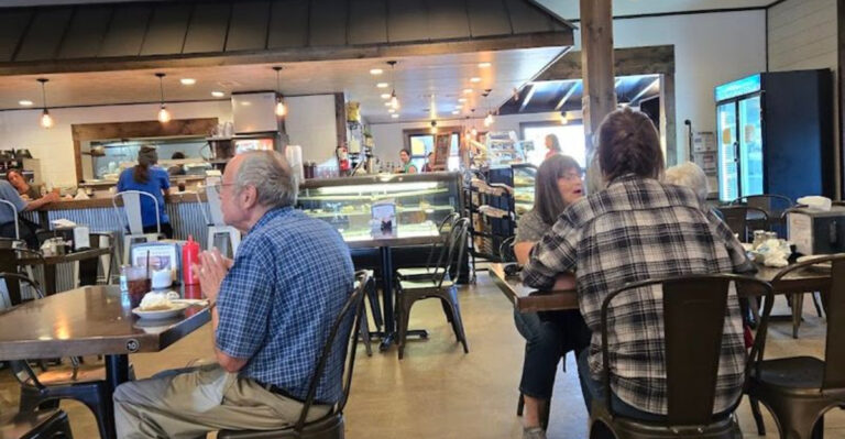 This Amish-Themed Restaurant Draws People From Across Kansas For Legendary Breakfast