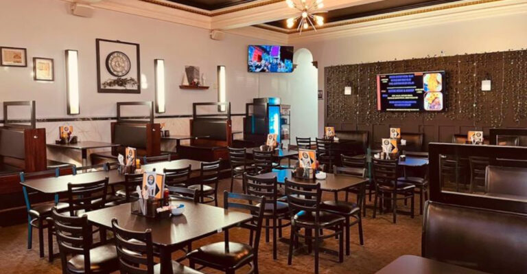 This Cozy Iowa Cafe Serves French Toast Locals Can’t Stop Craving (Quite Understandable)