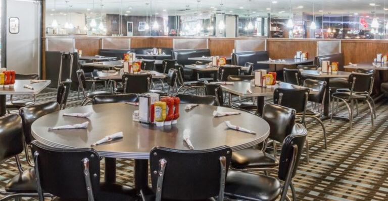 This Iowa Diner Keeps Comfort Food Simple, Affordable, And Seriously Craveable