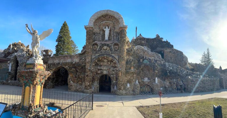This Iowa Grotto Is A Jaw-Dropping Work Of Art Built From Stone, Gems, And Devotion