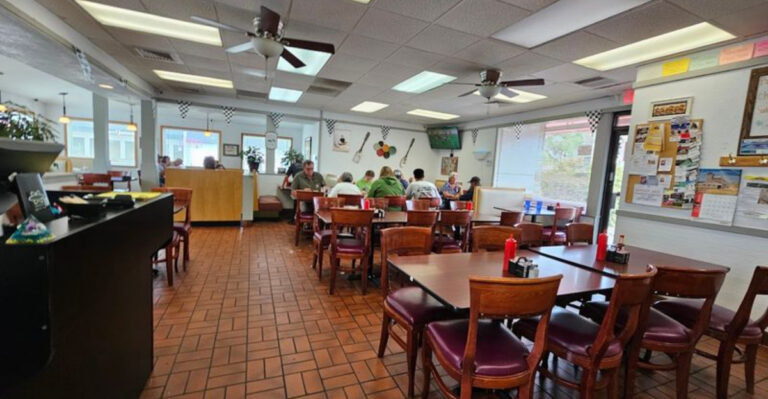 This Iowa Restaurant Keeps Comfort Food Warm, Familiar, And Totally Worth The Drive