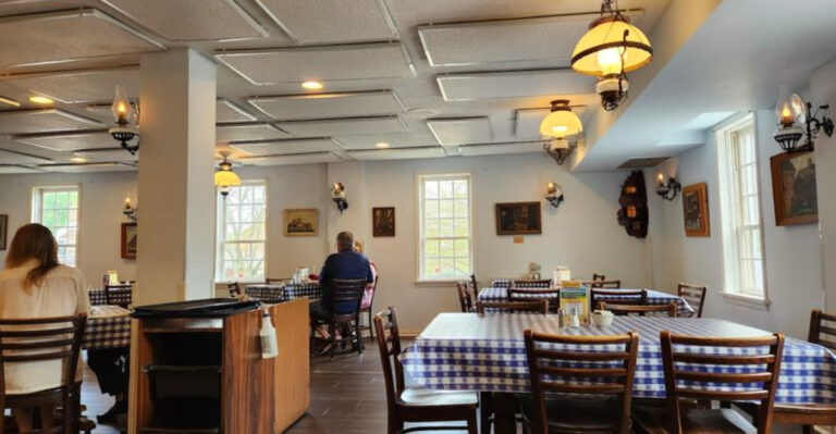 This Iowa Restaurant Serves So Delicious Homemade Pies, They Are Worth Driving Miles For