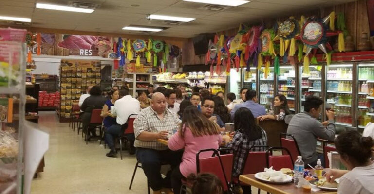 This Kansas Eatery Serves Fresh Tortillas That Stop People In Their Tracks On The Freeway