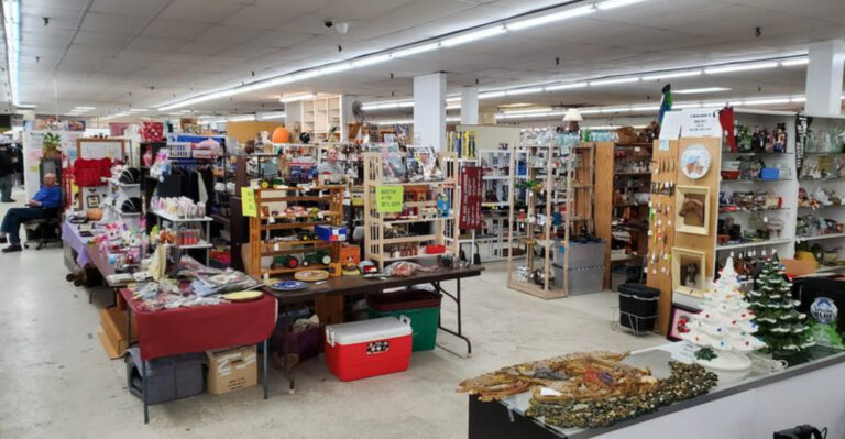 This Massive Iowa Antique Store Is A Treasure Hunt That Never Ends