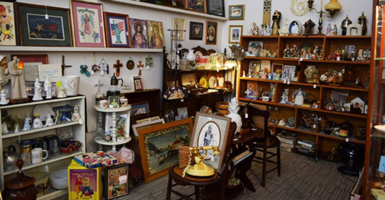 This Massive Kansas Antique Mall Is A True Treasure Hunter’s Dream