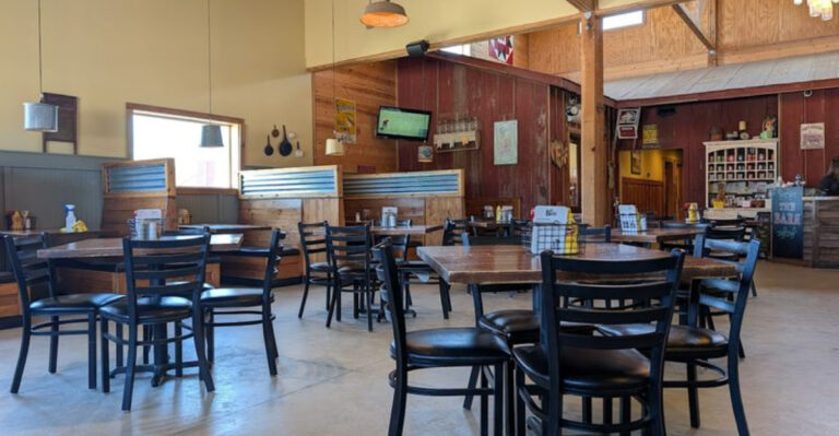 You’ll Find The Best Catfish You’ve Ever Tasted At This Quirky Kansas Restaurant