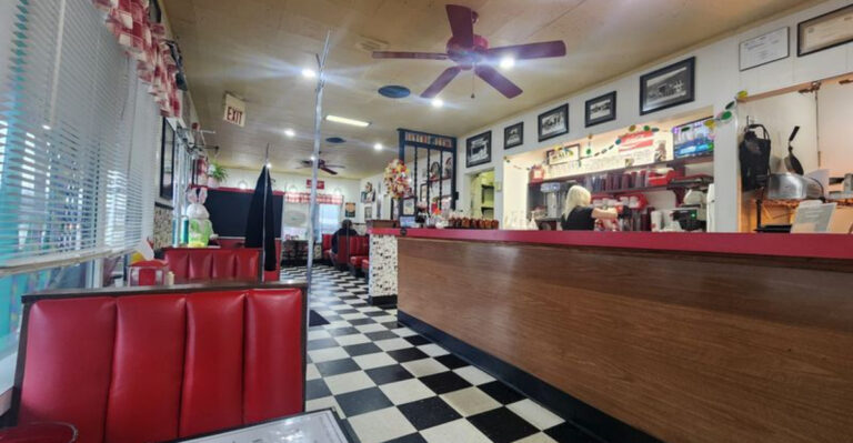 13 Kansas Drive-Ins That Are Perfect For The Fourth Of July