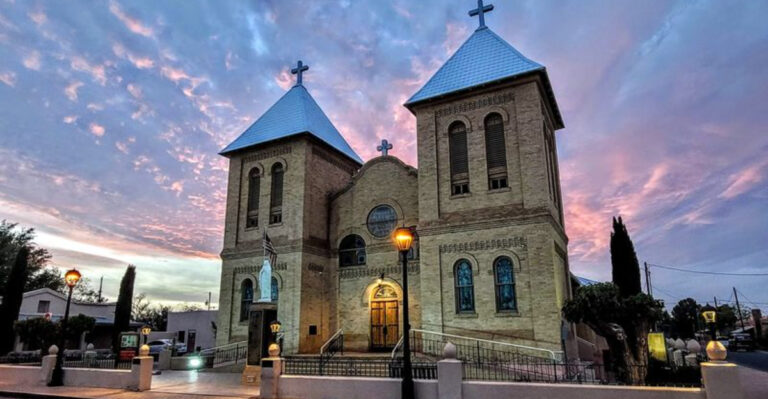 The Gorgeous Historic Town In New Mexico That Feels Straight Out Of A Hallmark Movie