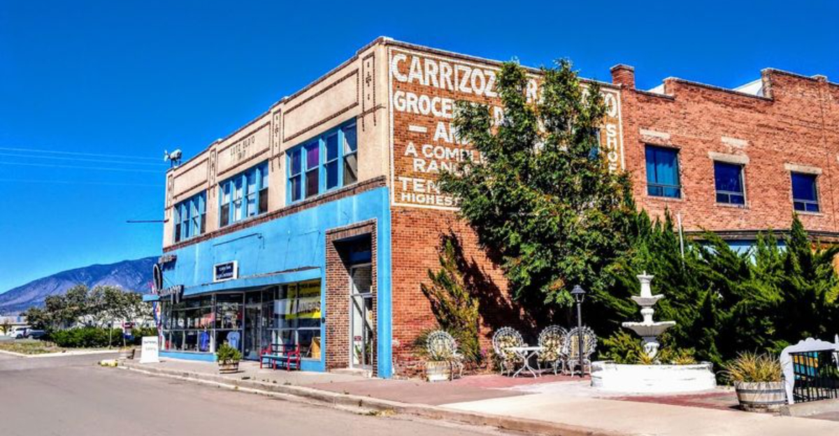 This Artsy Desert Town In New Mexico Feels Like A Vintage Escape From The Crowds