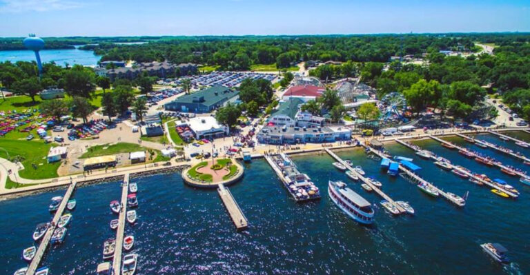 This Classic Iowa Amusement Park Feels Like A Family Dream