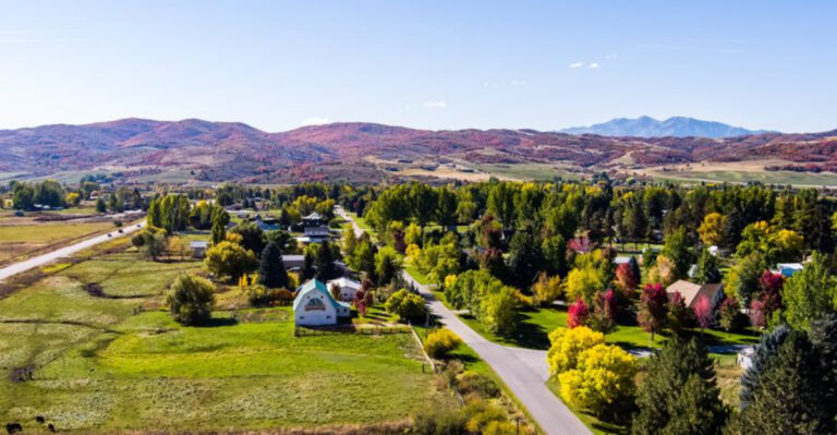 This Dreamy Utah Small Town Feels Like A Living Postcard With Mountain Views