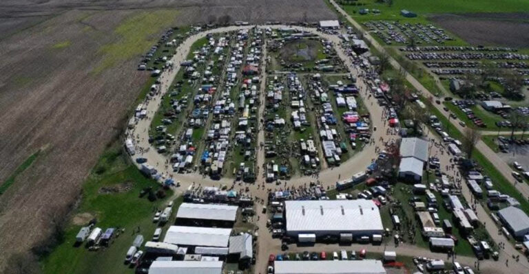 This Enormous Iowa Flea Market Lets You Fill Your Trunk Without Emptying Your Wallet