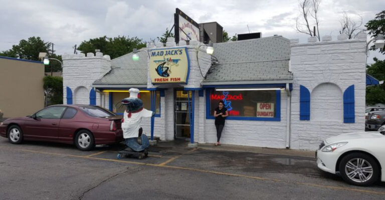 This Hidden Kansas Eatery Has Seafood Worth A Road Trip No Matter Where You Start