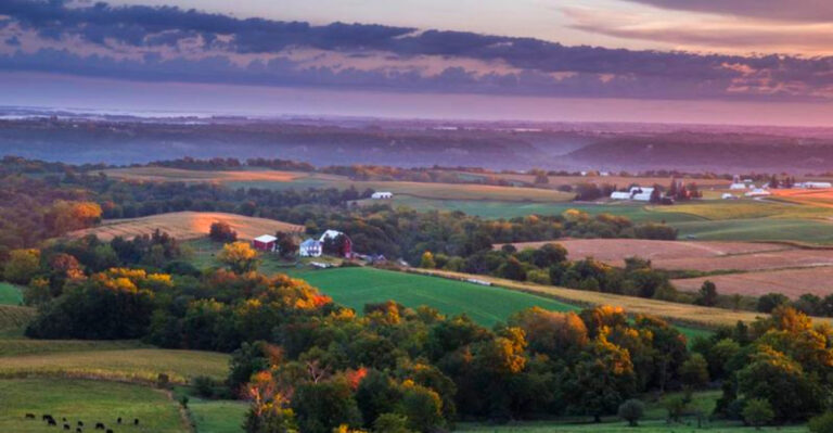 This Iowa Overlook Proves The Best Views Sometimes Hide On Quiet Roads