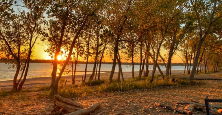 This Kansas State Park Is So Breathtaking It’s Perfect For A Day Trip You’ll Never Forget