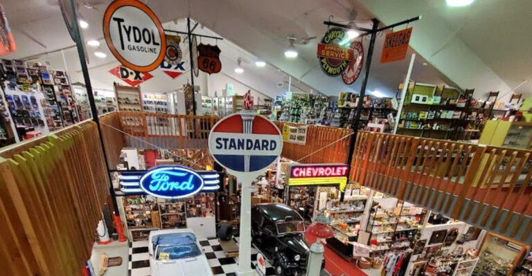 This Massive Iowa Vintage Stop Is Basically A Treasure Hunt With A Roof