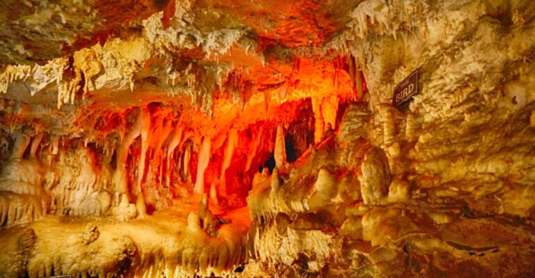This Underground Iowa Wonder Hides A Crystal-Filled World Right Beneath Your Feet